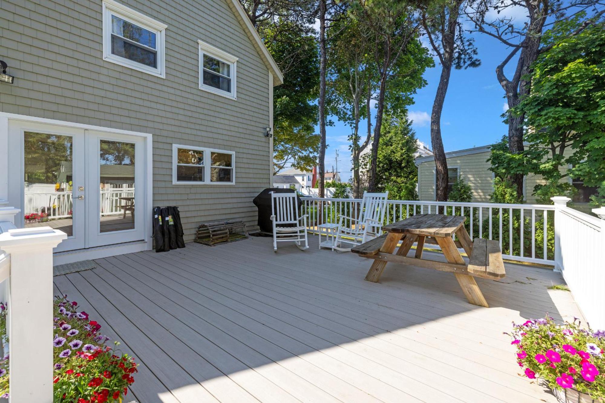 Pine Point Beach House With Deck, Fire Pit & Porch Scarborough Bagian luar foto