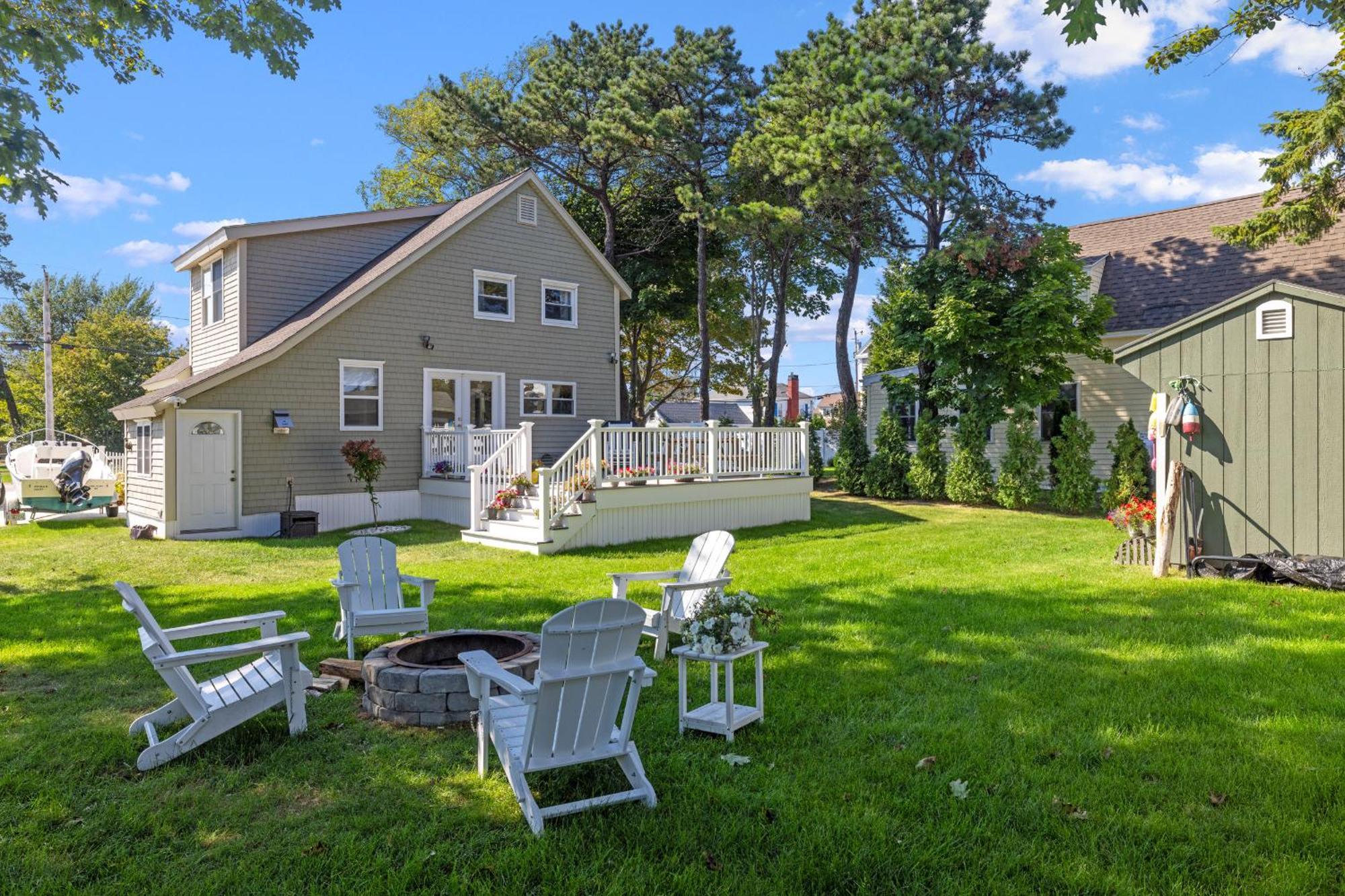 Pine Point Beach House With Deck, Fire Pit & Porch Scarborough Bagian luar foto