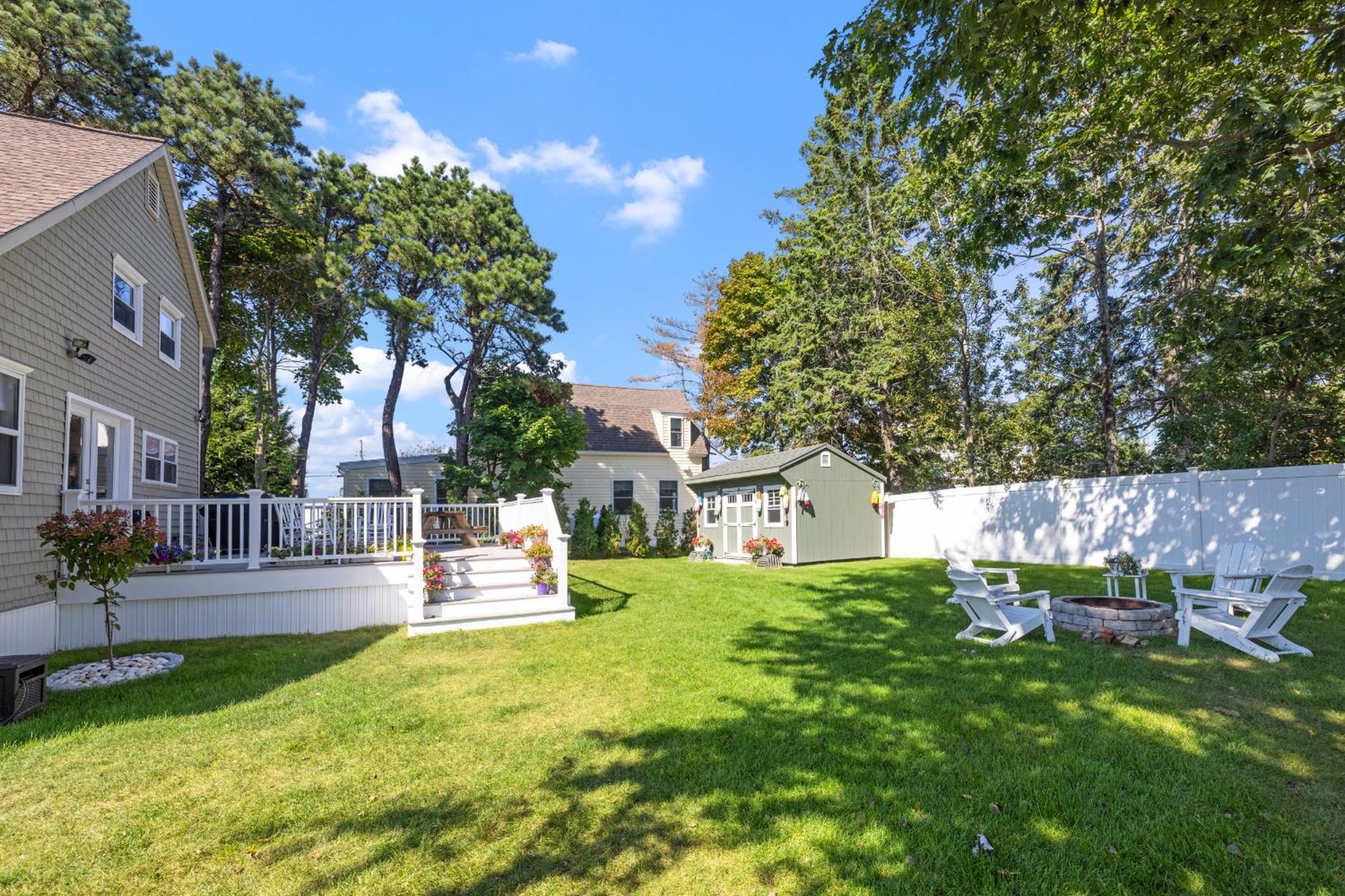 Pine Point Beach House With Deck, Fire Pit & Porch Scarborough Bagian luar foto